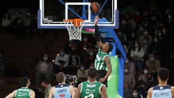 Shannon Evans, base del Coosur Betis, anota ante el Río Breogán.