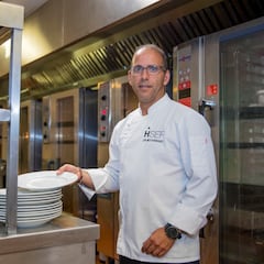 “El tomate, el aceite y el jamón los hemos traído de España”