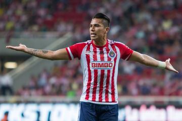 Su salto a Europa lo hizo desde Chivas, cuando denotaba gran madurez futbolística. No es común que el Guadalajara tenga defensas de gran calidad y jóvenes en los recientes años, por lo que su baja fue notoria.