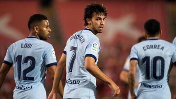 João Félix, entrre Lodi y Correa.