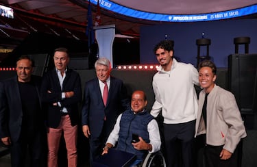 Homenaje del Atleti a los abonados del ‘infierno’