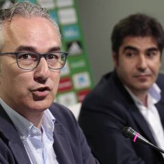 El Betis busca ingresos para optar a su central