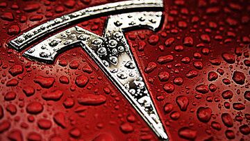 ?Qué está pasando con los Tesla? 817.000 coches Tesla en peligro por otro fallo