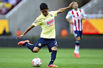 Para el Apertura 2014, el lateral cambió de colores y llegó a los azulcremas. Con las Águilas duró un año. 