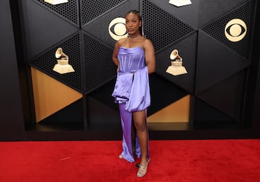 Myah Elliott posa en la alfombra roja.