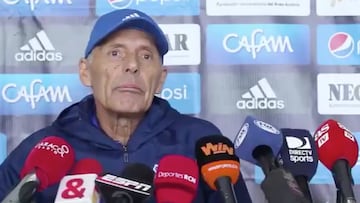 El técnico argentino, quien falleció a sus 69 años, dejó una huella imborrable en Millonarios y en el FPC. Esta fue la rueda de prensa cuando se recuperó del cáncer.