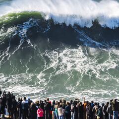 Booking.com: “Nazaré, ideal para novatos y expertos”
