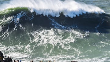 Nazare (Portugal), 05/11/2023.- German surfer Sebastian Steudtner rides a big wave during a free surfing session at Praia do Norte, in Nazare, Portugal, 05 November 2023. The Nazare surfing spot in Portugal is one of the world's biggest wave spots in winter time. EFE/EPA/JEAN-CHRISTOPHE BOTT
