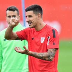 Yuri Berchiche está tocado y agudiza el problema del lateral izquierdo