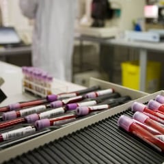 Investigadores analizan la sangre de 544.000 personas y hallan un tipo híbrido que solo tienen tres: “Se requieren estudios futuros”