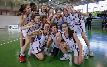 El Avenida de Robinson logra su 7? Copa en Zaragoza
