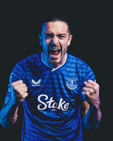 Fichaje rutilante del City, se pasó demasiado tiempo entre lesiones y dudas. El futbolista que debía marcar diferencias en los grandes escenarios se volvió una pieza secundaria en la rotación de Guardiola. En ese ocaso discreto, su valor se redujo drásticamente, como si el mercado se cansara de esperar su mejor versión. En busca de volver a mostrar su chispa, el atacante inglés se ha marchado cedido al Everton. 