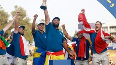 El equipo de Europa, con Jon Rahm alzando el trofeo, celebra su victoria en la Ryder Cup 2023 en Roma.