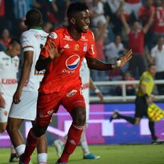 América remonta ante Patriotas y respira en el descenso