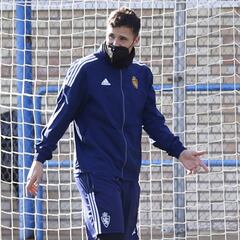 Álvaro Giménez se ejercita al margen en el gimnasio