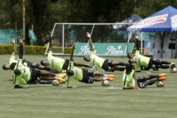 Un total de 27 jugadores se presentaron en el primer entrenamiento de Nacional con miras al Torneo Clausura 2015.