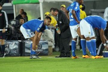 El técnico uruguayo vivió el clásico con mucha intensidad 