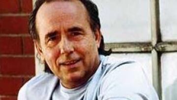 <b>CULÉ.</B> Joan Manuel Serrat es un aficionado crítico del Barcelona.