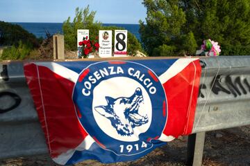 SS106, ROSETO CAPO SPULICO, CALABRIA, ITALY - 2014/09/23: The memorial to Donato Bergamini with the flag of the fans built where he died, named Denis, player of Cosenza Calcio 1914, died on 18 November 1989 in the section of Ss 106 of Roseto Capo Spulico, Calabria, southern Italy, under mysterious circumstances. Castrovillari's Attorney's Office has asked for the body's resuscitation for new investigations with new technologies, and the body will be screened on May 2, 2017. Since 2011, in the light of new evidence, Isabella Internò, girlfriend of the player is investigated of homicide. (Photo by Alfonso Di Vincenzo/KONTROLAB /LightRocket via Getty Images)