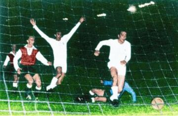 La Primera. El Real Madrid ganó la primera edición de la Copa de Europa, y las 4 siguientes.
En 1956 ganó al Stade de Reims por 4-3. En la imagen el gol de Marquitos que puso el 3-3 en el marcador.