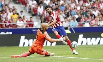 Centro de Diego Costa a Joao Félix que anota el gol 1-2 