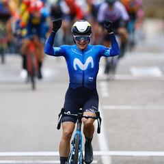 Baril gana la primera etapa en Extremadura con Movistar como protagonista