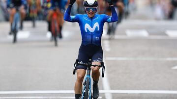 Olivia Baril celebra su victoria en la Vuelta a Extremadura.