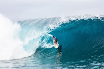 Teahupoo se pone grande y regala una jornada de surf para la historia