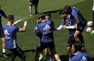 Último entrenamiento del Real Madrid antes de viajar a Málaga