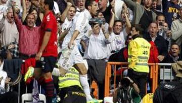 <b>ESPECTACULAR. </b>Cristiano puso en pie a todo el Bernabéu tras sellar su hat-trick con un gol de cabeza digno de los mejores rematadores de la historia.