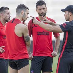 Charla de Simeone con Felipe, Hermoso, Llorente y Herrera