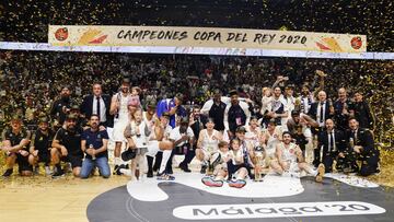 Los jugadores del Real Madrid celebran la 28&ordf; Copa del Rey.