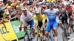 El ciclista eslovaco Peter Sagan protesta ante Wout Van Aert tras la tercera etapa del Tour de Francia 2022.