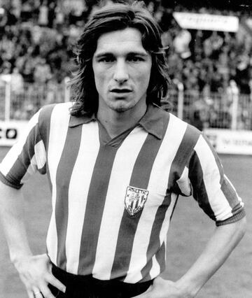 Jug車 en el Osasuna en dos etapas diferentes: entre 1970 y 1974, y entre 1983 y 1985. Defendi車 la camiseta del Athletic Club entre 1977 y 1983.