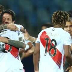 Lapadula rescata a Perú