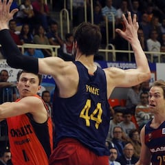 Perperoglou arregla un desastre: el Barça sobrevive con el Fuenla