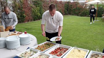 290/04/22 COMIDA JUGADORES FC BARCELONA EN LA MASIA 

MARC TER STEGEN