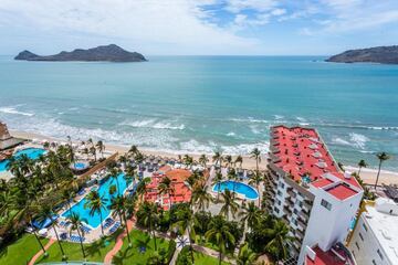 Considerada como 'La Perla del Pacífico', esta playa situada en Sinaloa, se convierte en una joya por su gran atractivo turístico, su increíble gastronomía y grandes paisajes.