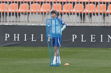 João Félix trains ahead of the clash against FC Barcelona.