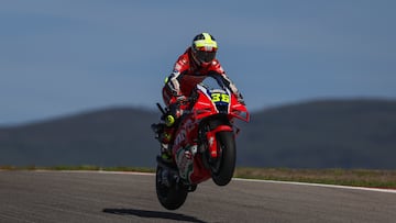 Joan Mir en el tobogán de Portimao.