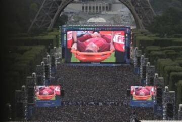 Mudos se quedaron los miles de aficionados portugueses al ver la lesión de Cristiano Ronaldo durante la final de la Euro 2016 ante Francia.