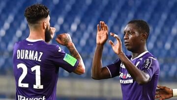 Toulouse&#039;s Ivorian forward Max Gardel (R) is congratulated by  Toulouse&#039;s Swedish midfilder Jimmy Durmaz (L) after scoring a goal during the French L1/L2 first leg play-off football match between Ajaccio (ACA) and Toulouse (TFC) on May 23, 2018,