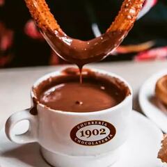 Esta es una de las churrerías más clásicas de Madrid en pleno centro: churros y porras por 1,20€ y con opción sin gluten