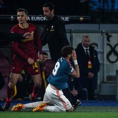 La agresión del asistente de Mourinho a Santiago Giménez