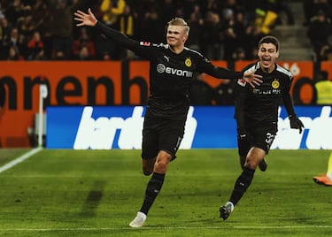 Es imposible hacer un mejor debut que el que tuvo Eerling Haaland con el Dortmund. La joven estrella noruega saltó al césped en un Augsburgo-Dortmund en el minuto 55 cuando su equipo perdía 3-1. A los tres minutos ya se había estrenado como goleados y terminó el partido con un hat-trick y la victoria de su equipo. Terminó el año conquistando el Golden Boy y batiendo récords en la Champions, en la que ha anotado 16 goles en 12 partidos desde que debutó en 2019. 