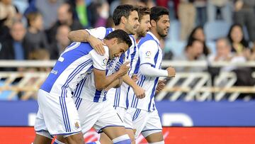 Carlos Vela y la Real vencen al Valencia y sue&ntilde;an con Champions