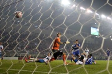 2013. Final de Copa Chile en Temuco. Católica queda con uno menos por expulsión de Gonzalo Sepúlveda y en el último minuto, Juan Ignacio Duma anota el 2-1.