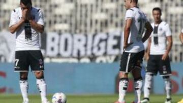 Flores junto a Paredes en la reanudación del juego tras una de las cifras de la UC.