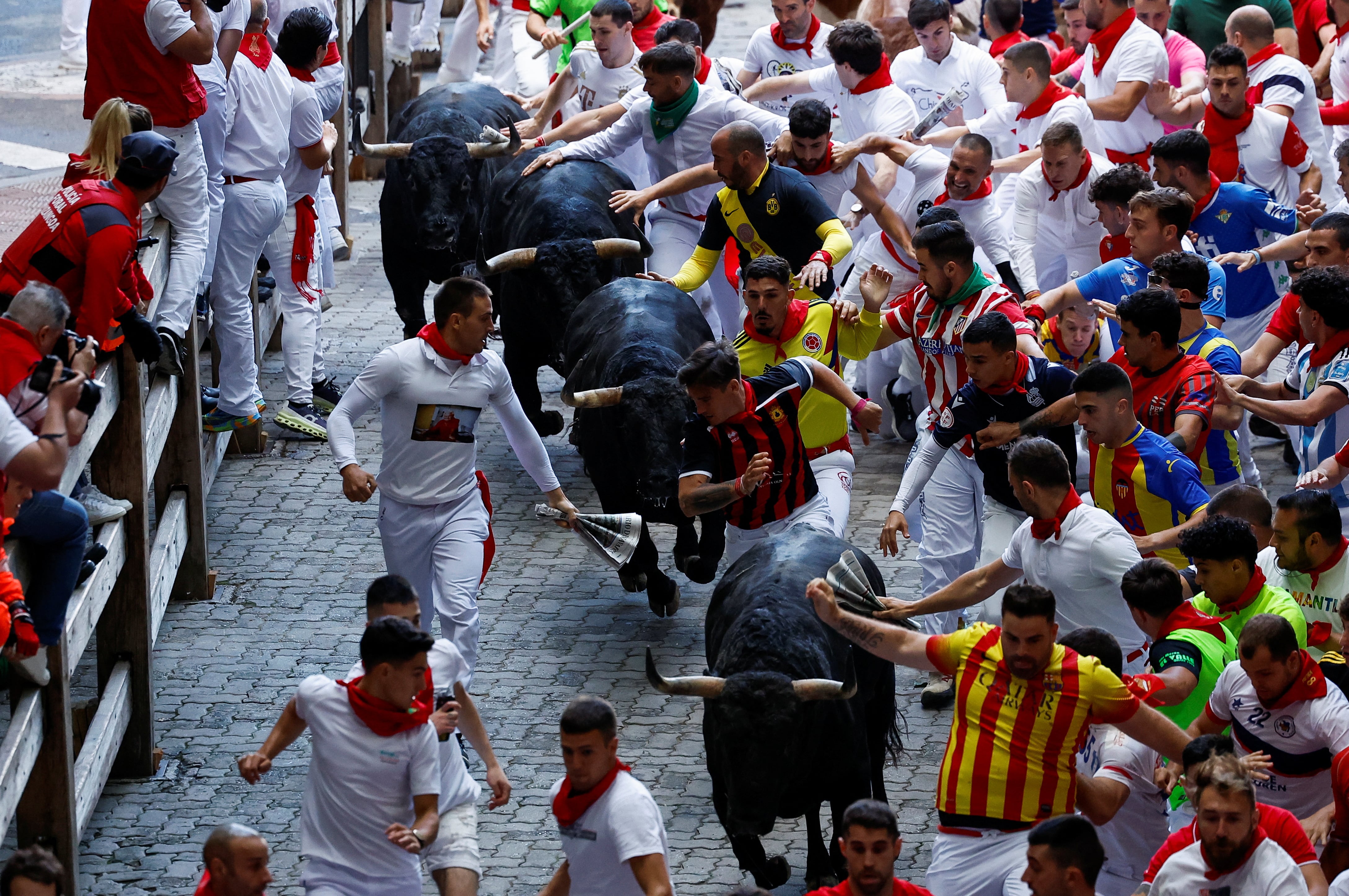 San Fermín 2024, resumen y vídeo del séptimo encierro de los Sanfermines de Pamplona hoy | Última hora