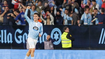 Hugo Álvarez, jugador del Celta, celebra su gol ante el Barcelona que supuso el empate definitivo 2-2 en Balaídos.